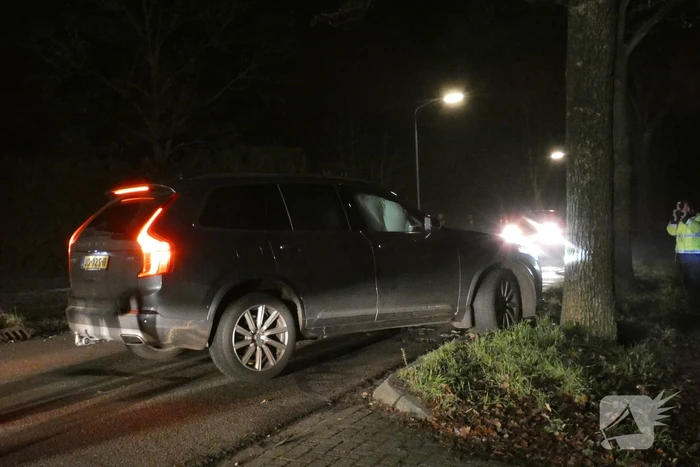 Auto vliegt in brand na aanrijding