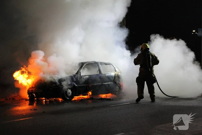 Auto verwoest door brand