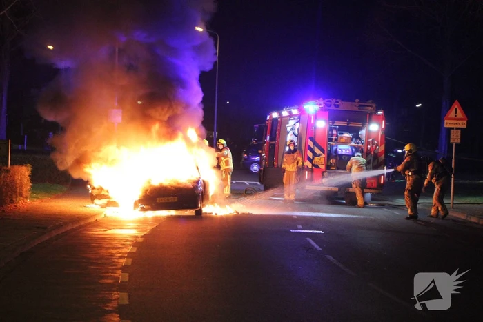 Auto verwoest door brand