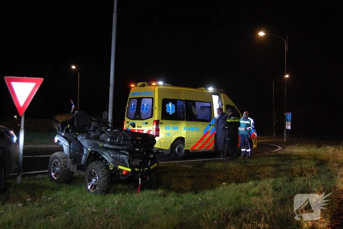 Quadrijder gewond bij botsing met auto