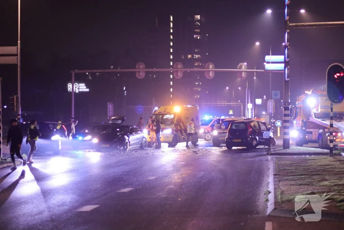 Ravage bij ongeval tussen meerdere voertuigen