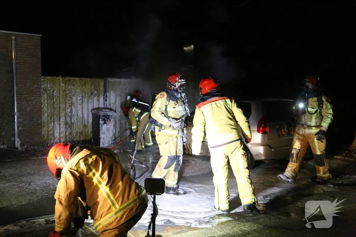 Auto door brand verwoest