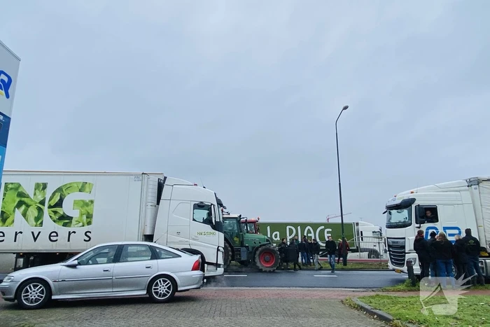 Boeren blokkeren Jumbo distributiecentrum