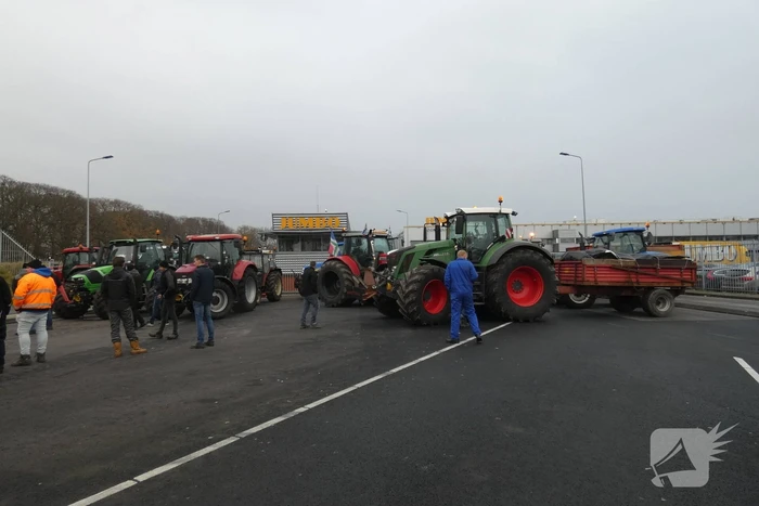 Distributiecentrum Jumbo geblokkeerd door boeren