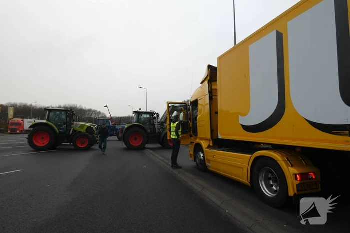 Distributiecentrum Jumbo geblokkeerd door boeren