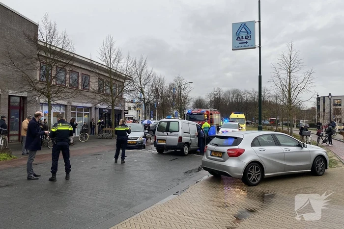 Flinke schade na botsing tussen drie voertuigen