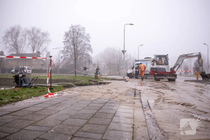 Flink waterballet na gesprongen leiding