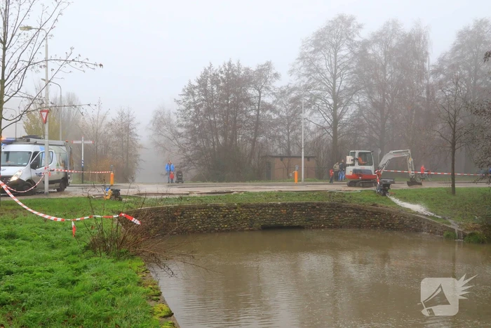 Flink waterballet na gesprongen leiding