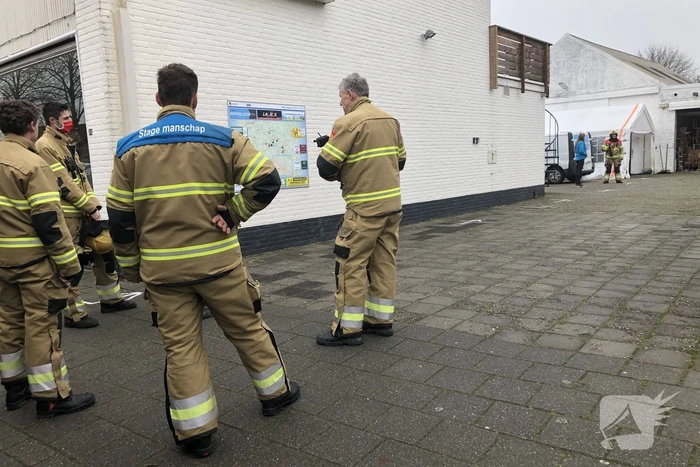 Brandweer doet metingen door gaslucht