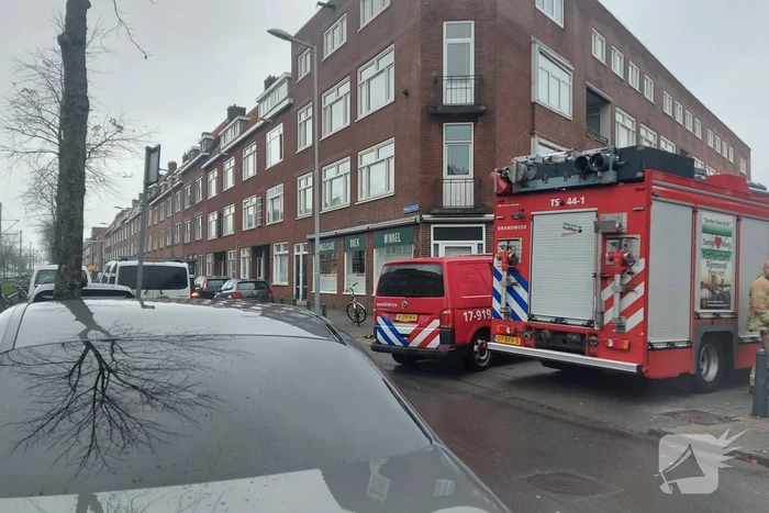 Brandweer doet metingen na gaslucht