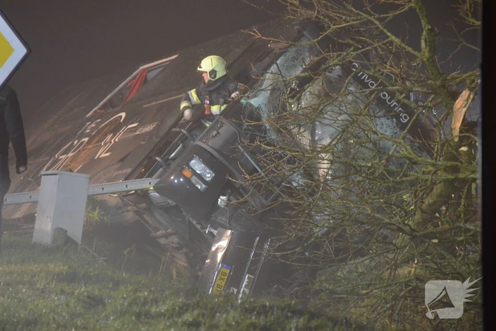 Chauffeur Arriva touringcar overleden bij crash