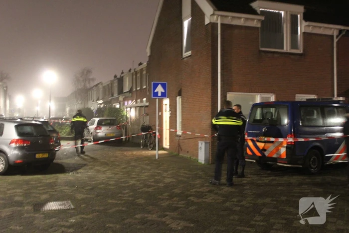 Vuurwerk door brievenbus gegooid
