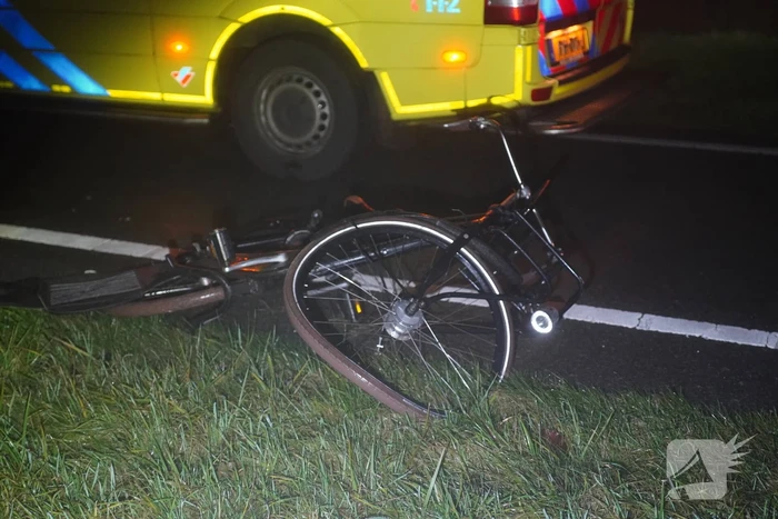 Fietser zwaargewond bij aanrijding met auto