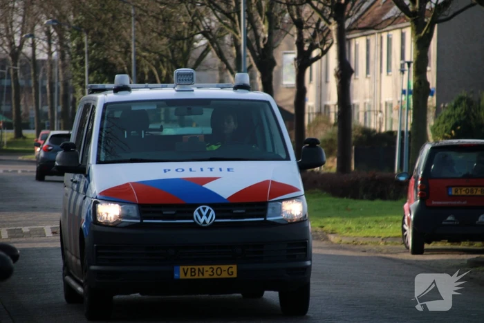 Voordeur woning verwoest door vuurwerkbom