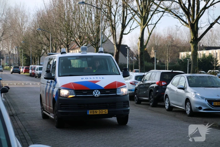 Voordeur woning verwoest door vuurwerkbom