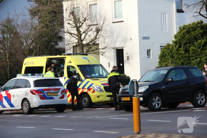 Scooterrijdster gewond bij aanrijding met auto
