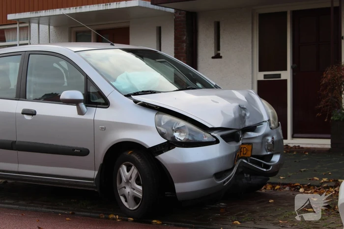 Persoon gewond bij botsing tegen paal