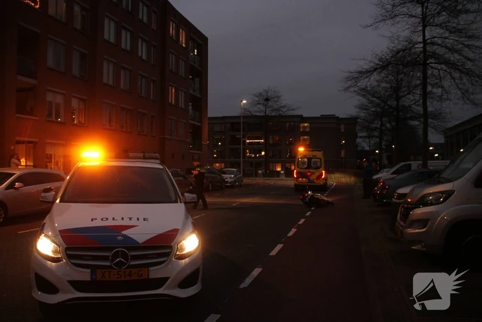 Scooterrijder geschept door auto