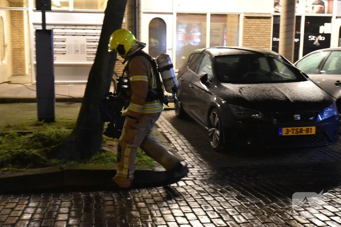 Plastic voorwerp in brand zet portiek vol rook