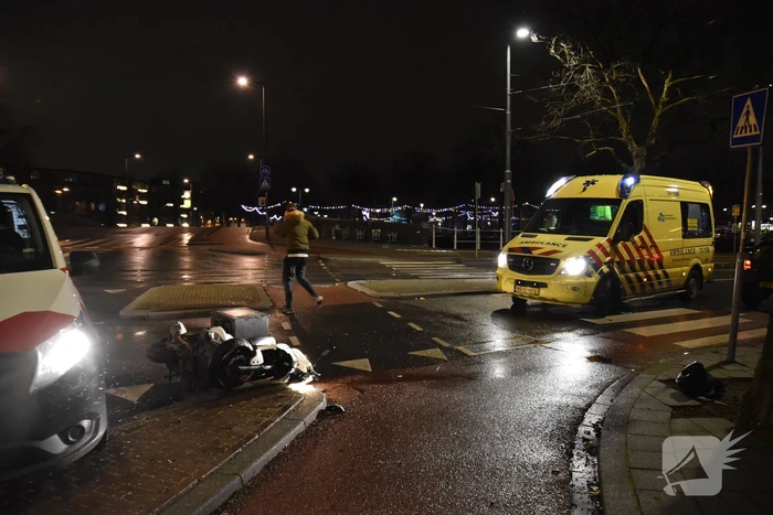 Maaltijdbezorger gewond bij aanrijding met auto