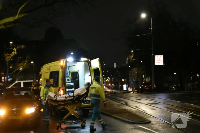 Maaltijdbezorger gewond bij aanrijding met auto
