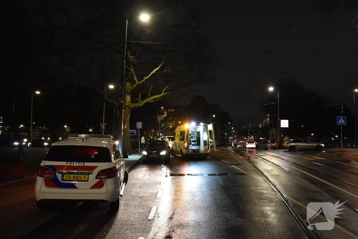 Maaltijdbezorger gewond bij aanrijding met auto