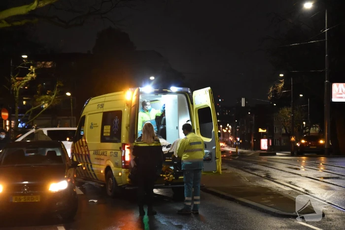 Maaltijdbezorger gewond bij aanrijding met auto