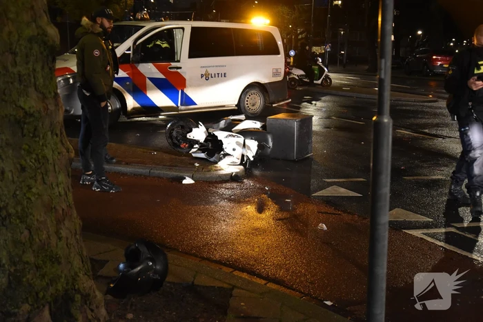 Maaltijdbezorger gewond bij aanrijding met auto