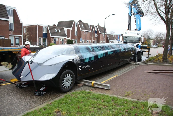 Superbus Wubbo Ockels wordt vervoerd naar nieuwe locatie