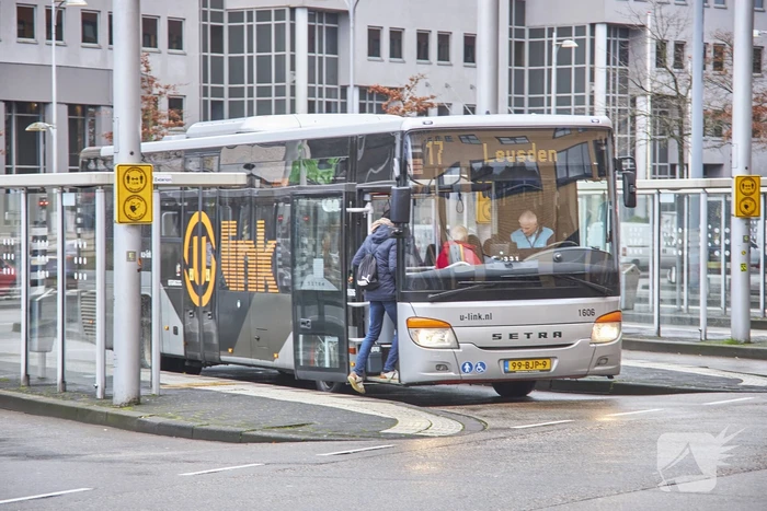 Reizigers Synthus en U-OV kunnen weer voorin instappen in de bus