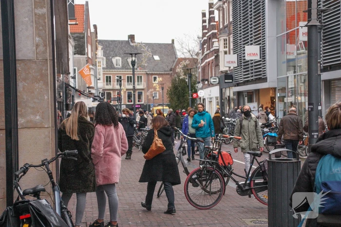 Enorme drukte in binnenstad na aankondiging sluiting winkels
