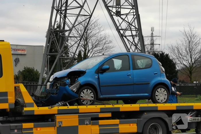 Twee auto lopen behoorlijke schade op bij botsing