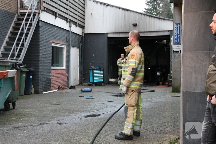 Brand in autogarage snel geblust