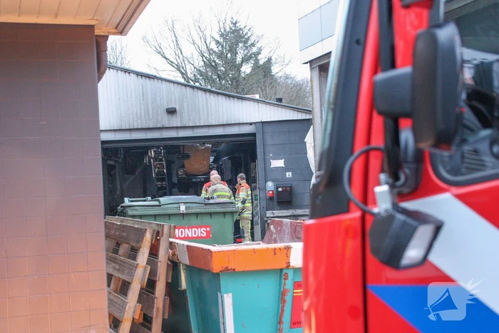 Brand in autogarage snel geblust