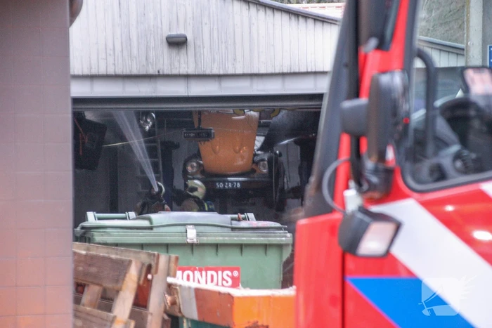 Brand in autogarage snel geblust
