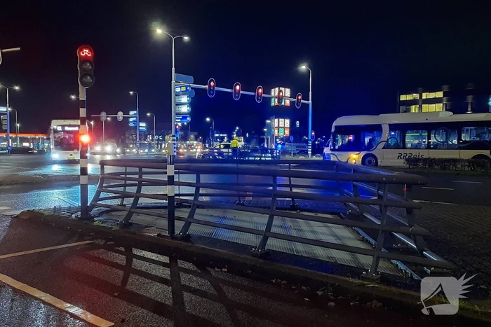 Auto klemgereden door politie