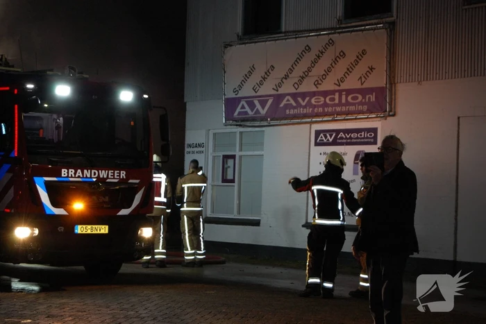 Bestelbus gaat in vlammen op