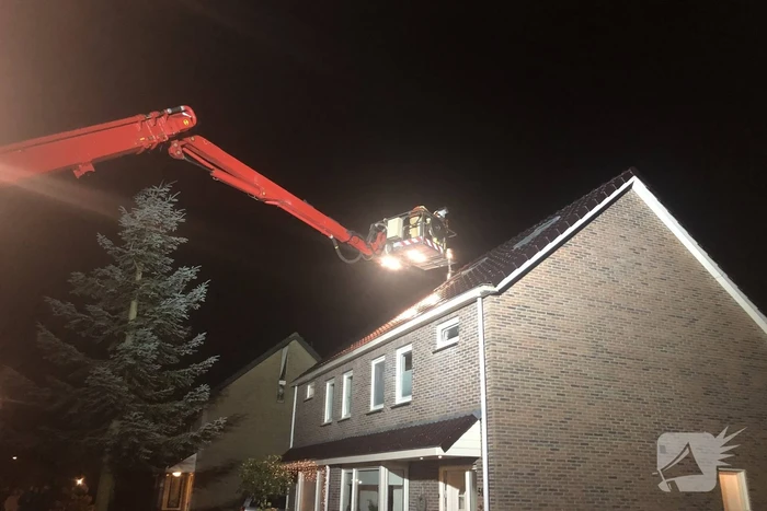 Brand in schoorsteen van woning