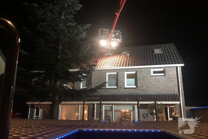 Brand in schoorsteen van woning
