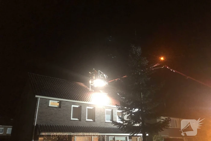 Brand in schoorsteen van woning