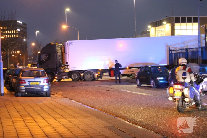 Zwaarbeveiligd transport vanaf voormalige gelddrukkerij Joh Enschedé