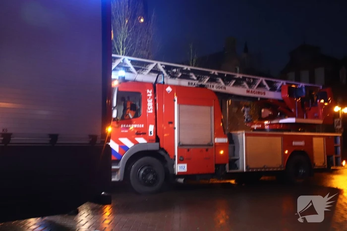 Hond uit woning gehaald bij schoorsteenbrand