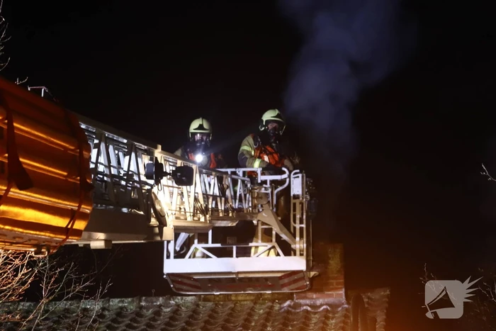 Hond uit woning gehaald bij schoorsteenbrand