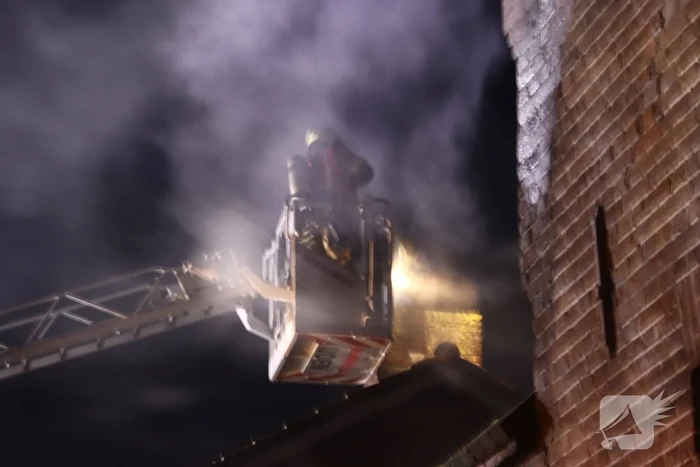 Hond uit woning gehaald bij schoorsteenbrand