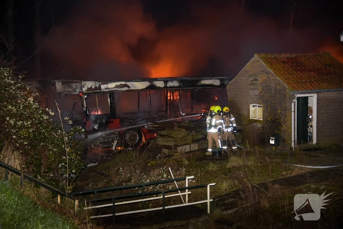 Bussen in brand bij Firma Maliepaard