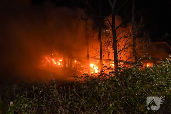 Bussen in brand bij Firma Maliepaard