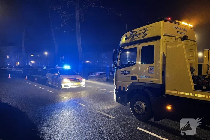 Auto belandt in sloot, inzittenden gevlucht