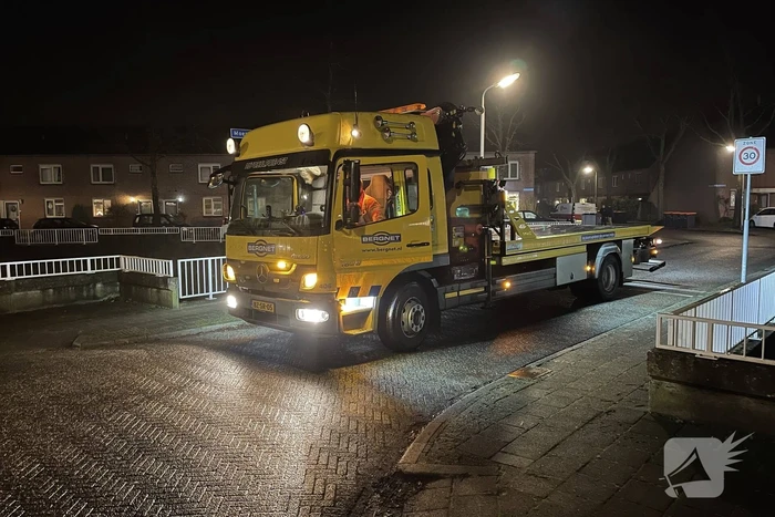 Auto belandt in sloot, inzittenden gevlucht