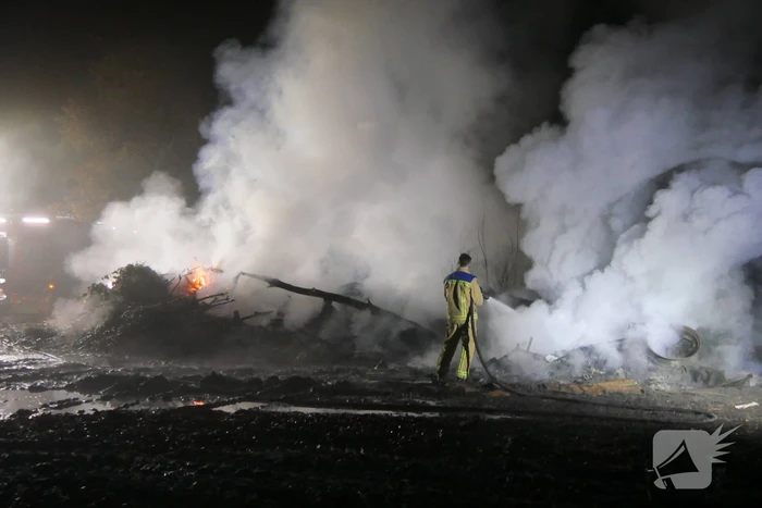 Flinke rookpluimen bij aangestoken buitenbrand