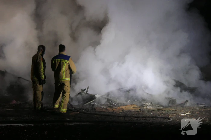 Flinke rookpluimen bij aangestoken buitenbrand
